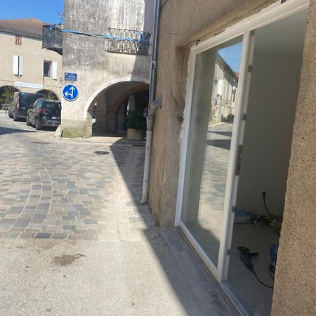 Logement Tout Equipe Layrac Exterior photo