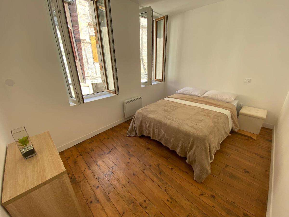 Logement Tout Equipe Layrac Exterior photo