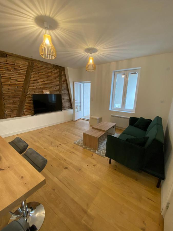 Logement Tout Equipe Layrac Exterior photo