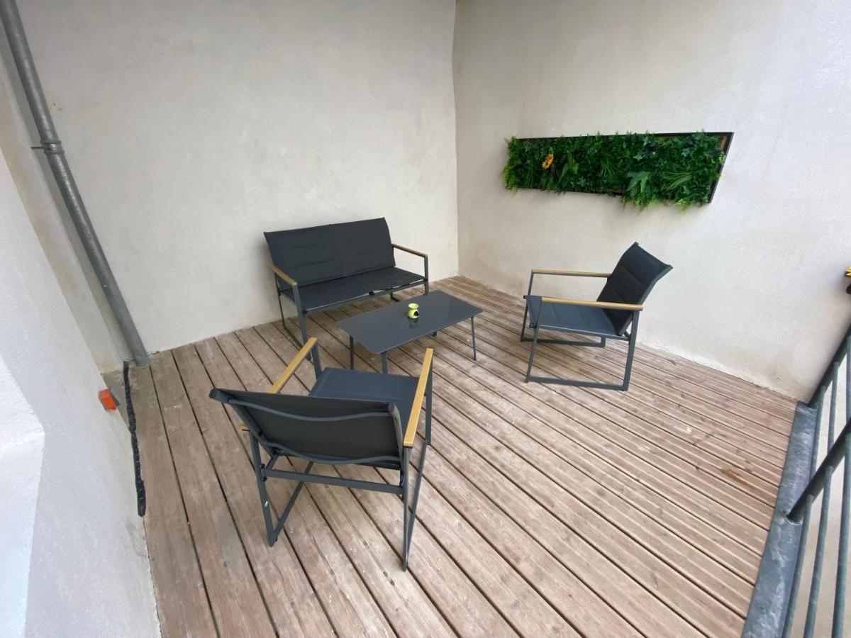 Logement Tout Equipe Layrac Exterior photo