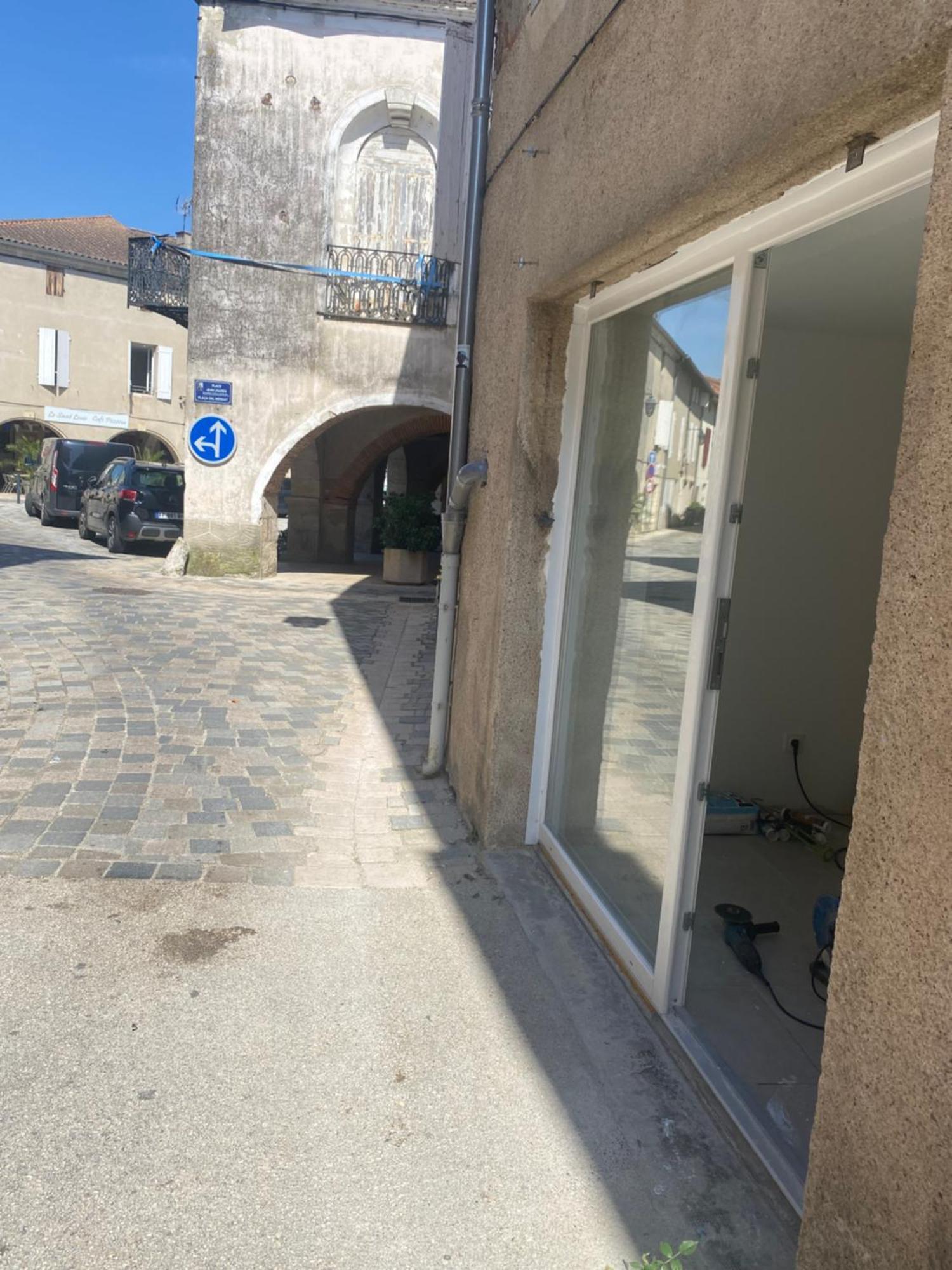 Logement Tout Equipe Layrac Exterior photo